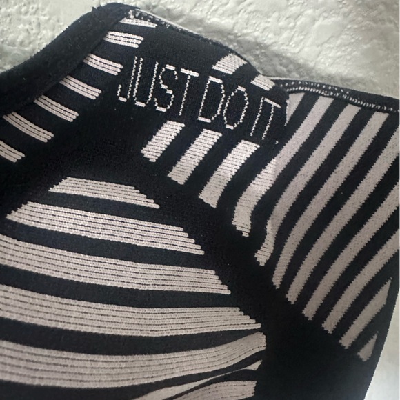 Nike FE/NOM Flyknit High-Support Sports Bra Black Gray XS - Picture 6 of 8